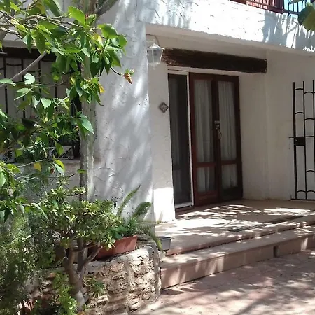 Capblanc -firstline Bed & Breakfast